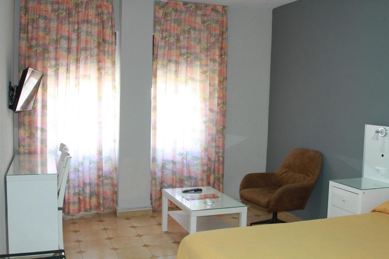 Apartamentos Resitur Seville Exterior photo
