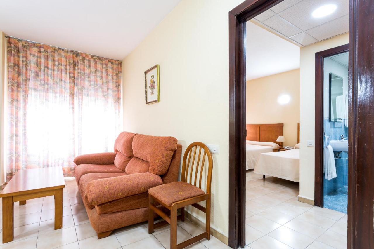 Apartamentos Resitur Seville Exterior photo