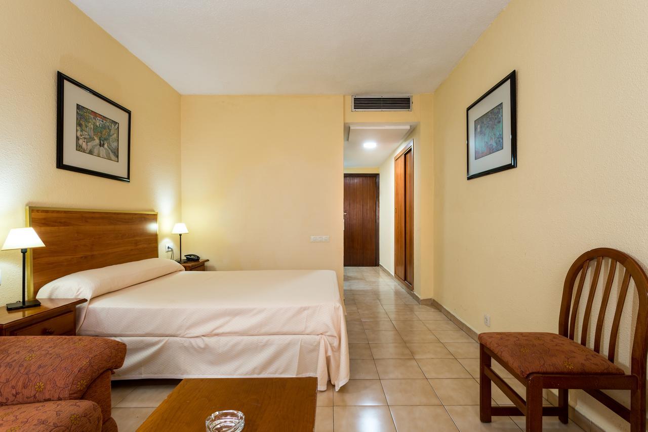 Apartamentos Resitur Seville Exterior photo