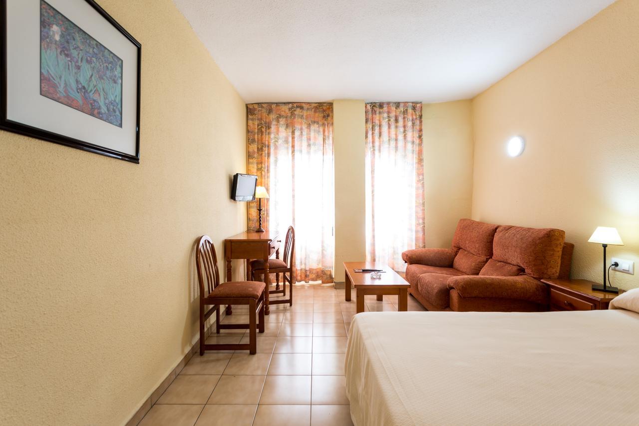 Apartamentos Resitur Seville Exterior photo