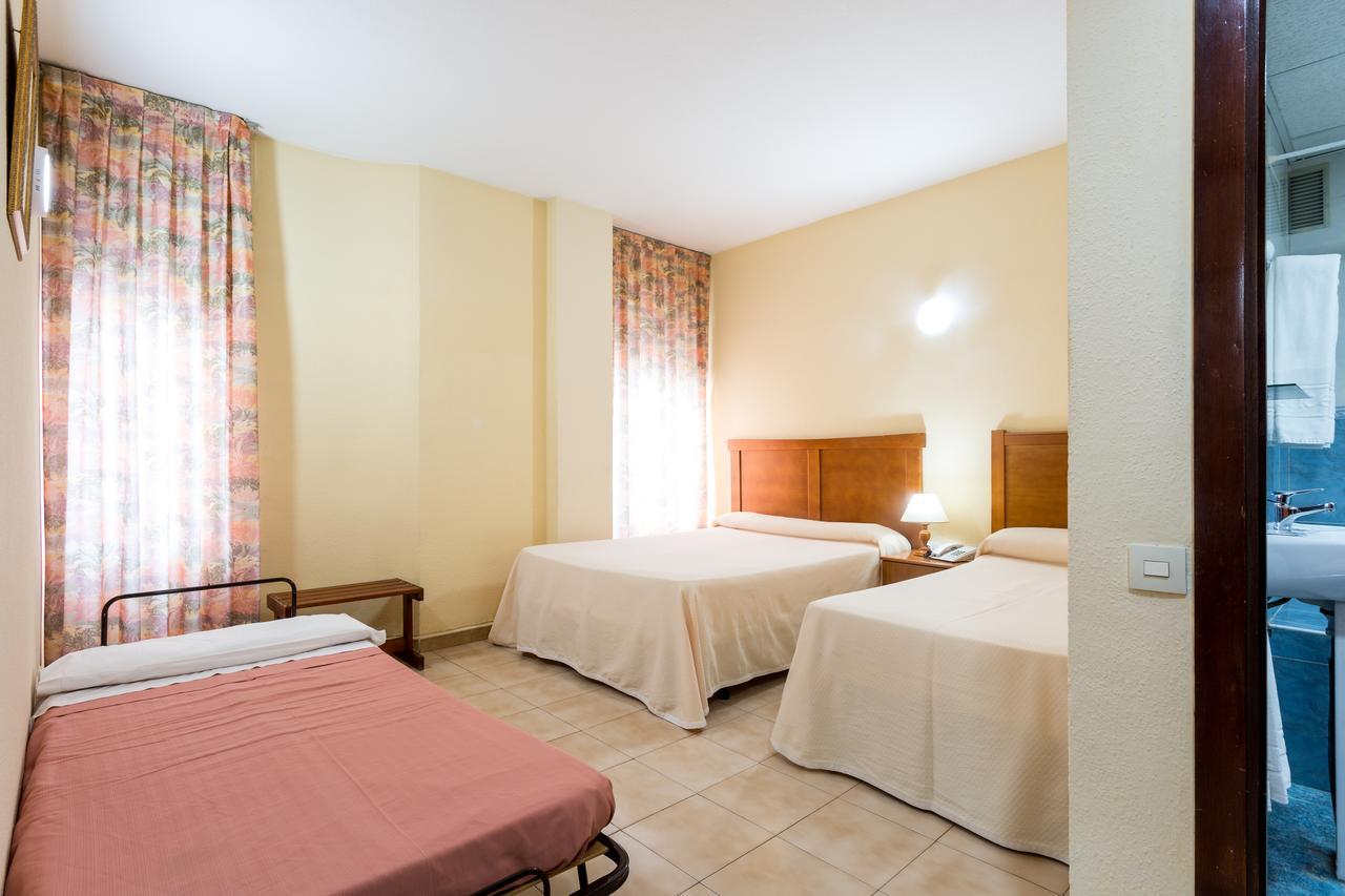 Apartamentos Resitur Seville Exterior photo