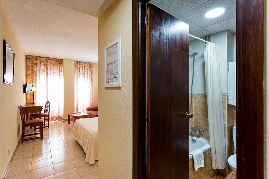 Apartamentos Resitur Seville Exterior photo